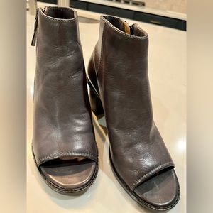 Frye Women's Brielle Zip Peep Bootie Boot - 8 - Charcoal